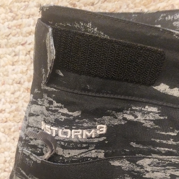 Under Armour Gray Cargo Snow Pants - Picture 3 of 7